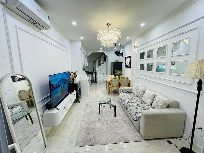 Cho thuê nhà riêng đầy đủ nội thất mới 4 tầng ở Phan Kế Bính