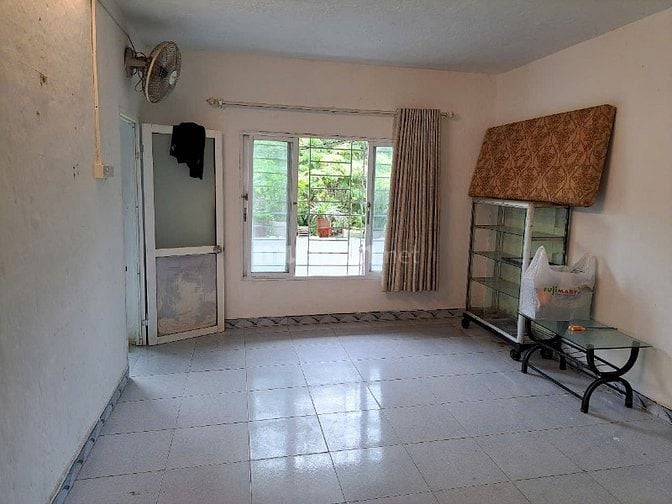 Cho thuê căn hộ 60m2, tập thể Văn Chương, 3 phòng + bếp + WC