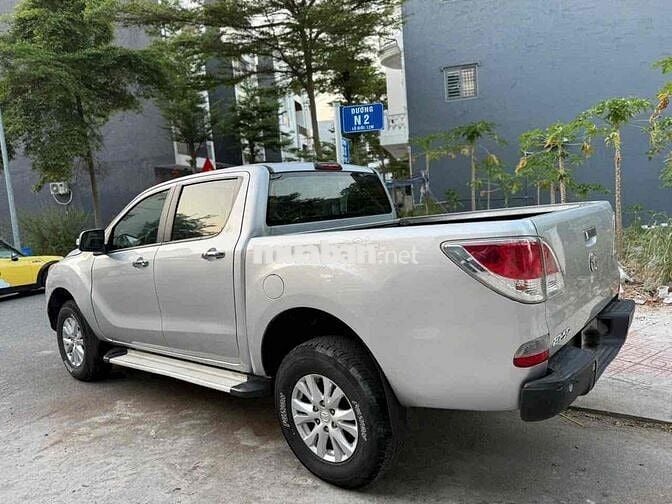 Mazda BT 50 2015 2.2L 4x2 AT - giá ngang số sàn