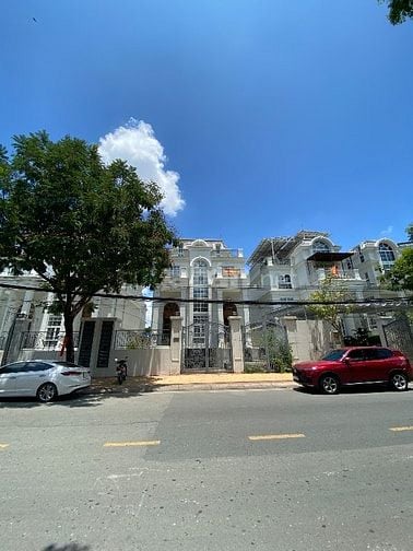 Cho thuê Village Kinh Crown 200 Nguyễn Văn Hưởng, Q.2