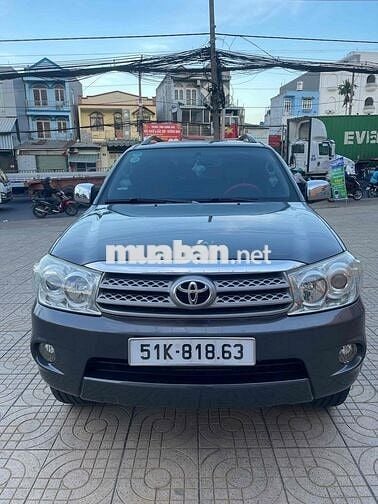 Toyota Fortuner số TĐ bản AT 4x4 một chủ sử dụng