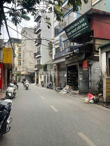 Cần bán gấp nhà chính chủ Phố Hoa Bằng - có thương lượng