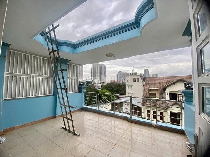 KTX cao cấp - Máy lạnh, wifi, toilet riêng