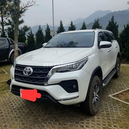 Cho thuê xe foturner 7 chỗ có lái 