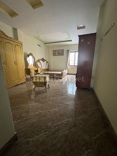NHÀ MẶT TIỀN 30m . VỊ TRÍ ĐẸP GẦN NGÃ TƯ . NỘI THẤT CAO CẤP VÀO Ở NGAY