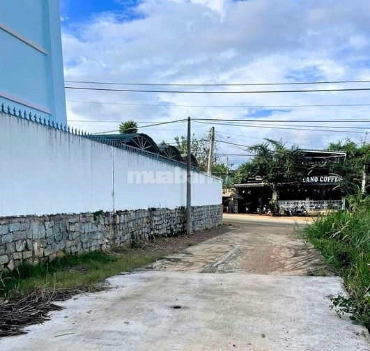 Ngộp, bán lô đất cách nhựa 50m, sát bên UBND xã Nam Hà giá chỉ 1.8 tỷ,