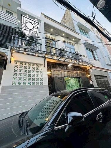 NHÀ VIP NỞ HẬU Đ. PHẠM VĂN CHÍ Q6, GẦN UBND QUẬN 6. DT: 81,6M2/ SỔ SẴN