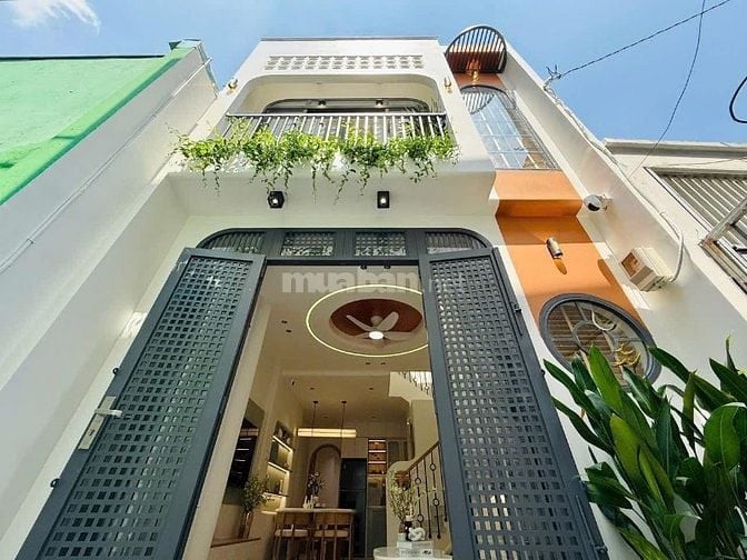 Ngộp!Bán nhà 43m2 xây 2 tầng đường Lê Văn Linh,Q4.Gần chợ Xóm Chiếu  