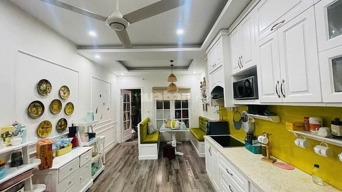 Chính chủ bán nhà Nguyễn Đình Hoàn, DT 90m2, gần mặt phố, nhà thật