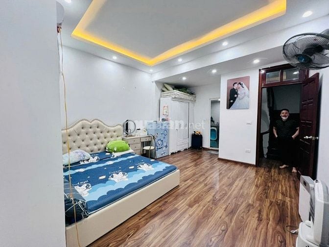 Chính chủ bán nhà Đường Láng, Quận Đống Đa, sổ hồng đầy đủ