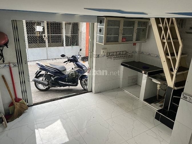 Nhà bán khu mua bán hẻm xe hơi 2 lầu chỉ hơn 1,3 t5m