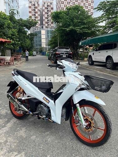 có chiếc xe  do real full xe