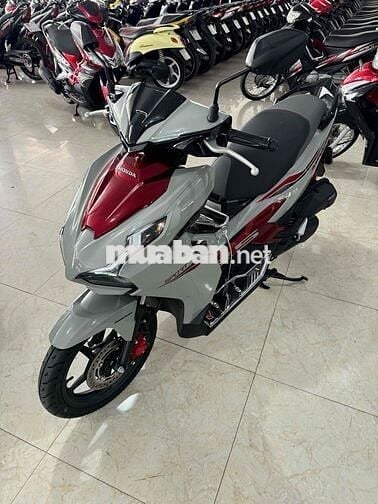 air blade 2025 odo:379km