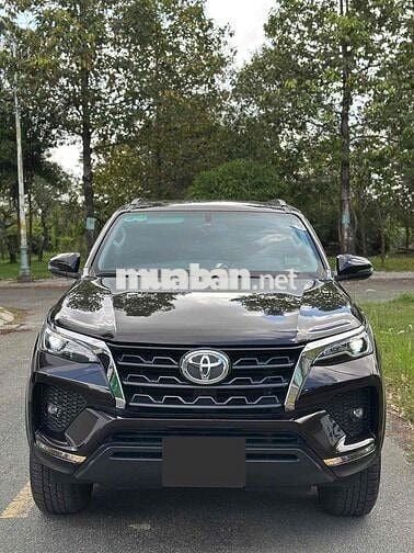 Toyota Fortuner 2.7 máy Xăng 4x2 AT - 24000 km