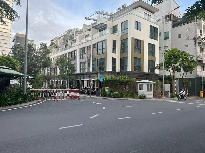 Chủ định cư cần bán gấp biệt thự  tại HaDo Centrosa Garden, 3/2