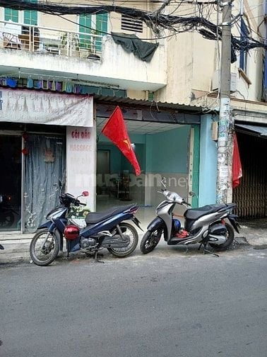 Cho thuê mặt bằng hơn 20m, mặt tiền đường Bùi Đình Túy, ngay ngã 3