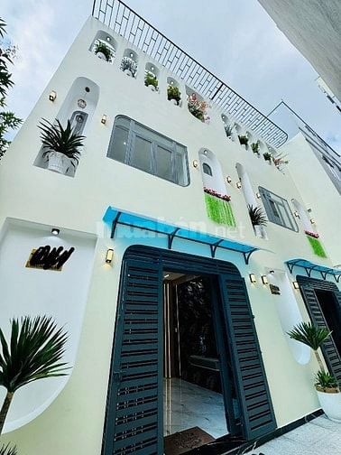 Ngộp vốn KD bán gấp nhà Hoà Hưng, p12, Q10. Giá 2,64tỷ. Hẻm 5m.65m2