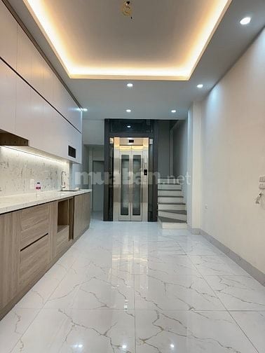 Bán nhà ngõ 299 Đền Lừ 40mx5 tầng thang máy mới xây ngõ 2,8m gần đường