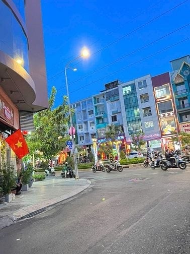 Nhà mặt tiền đường Hoa khu Phan Xích Long