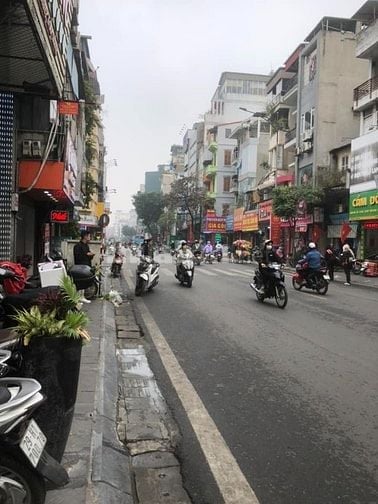 Cần bán gấp nhà Mặt phố Bạch Mai giá 16 tỷ, DT 48m2 - Hè rộng