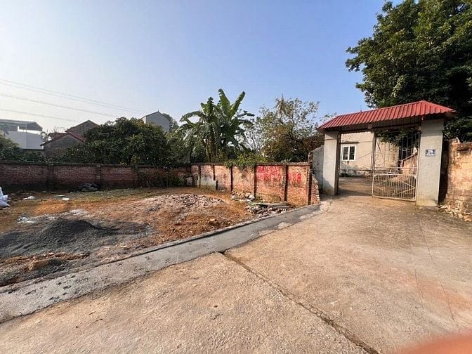 129m xuân mai ô tô đỗ cửa cách tỉnh lộ 421 chỉ 50m mặt tiền tách đôi