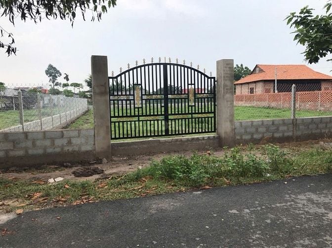 Cần bán gấp lô đất nền đường 14, Tân Thông Hội, 896m2, 300m2 thổ cư 