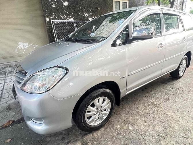 Toyota Innova 2011 G - 120000 km