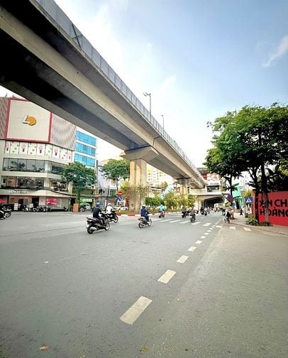 ĐẦU TƯ! BÁN ĐẤT GẦN PHỐ HOÀNG CẦU 132M2 MT:8M,OTO TRÁNH, GIÁ 44.5TỶ
