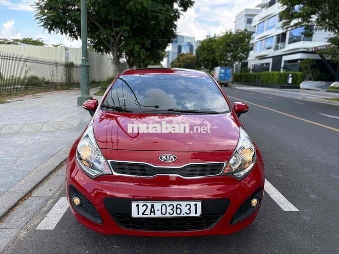 Kia Rio 2014 1.4 AT Sedan - 100000 km