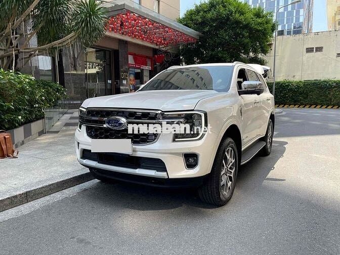 Ford Everest 2024 Titanium 2.0L 4x2 AT - 11000 km