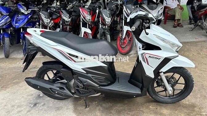 Honda Click thái 2015 trắng đen ( hỗ trợ góp )