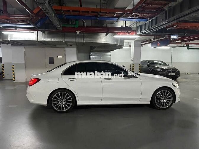 Mercedes Benz C Class 2017 C300 AMG - 140000 km
