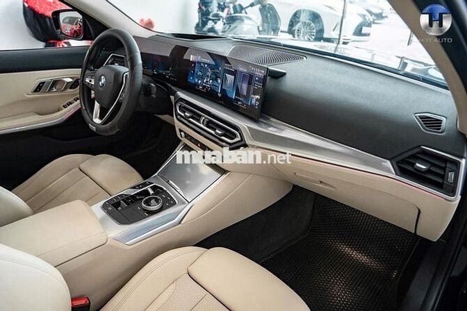 BMW 3 Series 2023 320i Sport Line - 15000 km