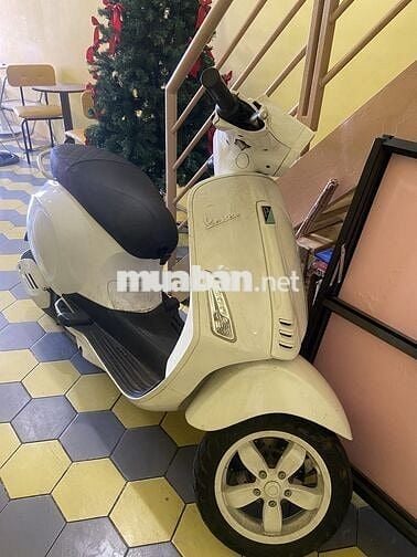Cần bán xe vespa cũ 3vie 125 đời 2016 màu trắng