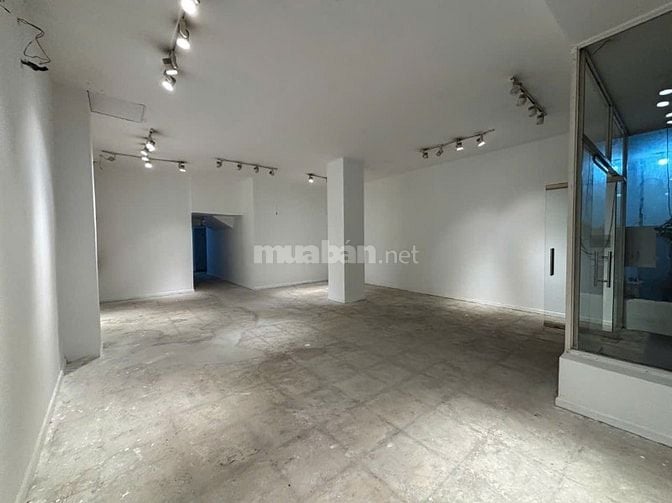  Cho thuê Mặt bằng số 209 Nguyễn Đình Chiểu, P5, Q3. DT 8x18m, nở hậu