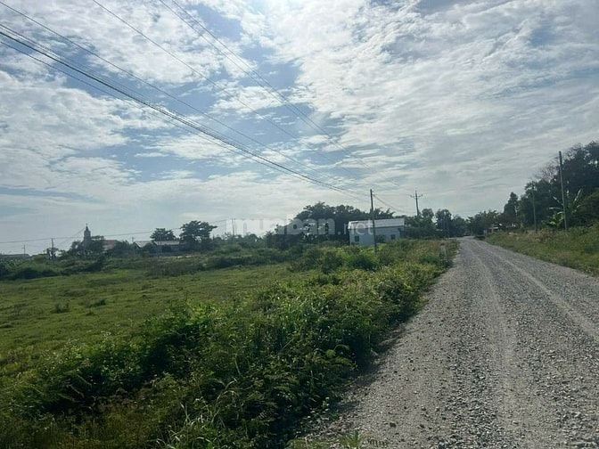 Bán 2,7 Sào Đất Lô 2 Đinh Công Tráng Tân Tiến Ngang 64x51 Gần Biển Giá
