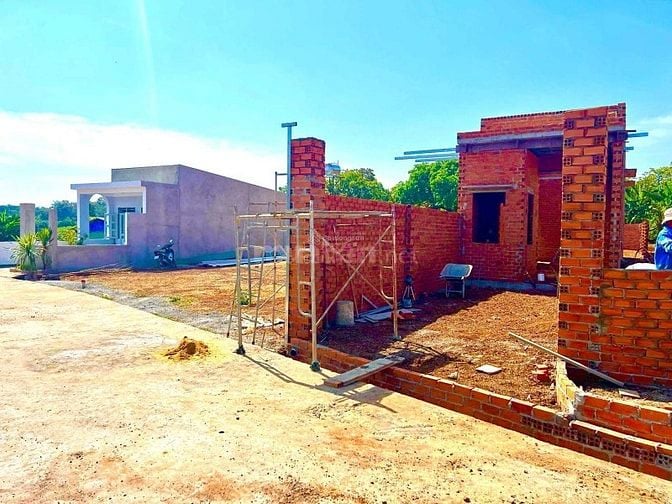 Bán Gấp 2 Lô 10x41=410m2 Sổ Riêng Sát Chợ, Dân Cư Đông Giá 290 Triệu