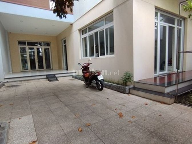 Tầng trệt 10mx20m cho thuê làm văn phòng 