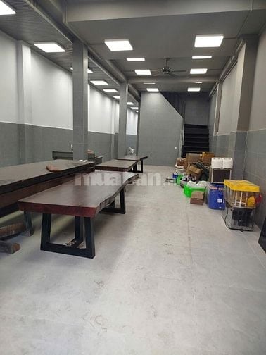 cho thuê nhà mặt tiền 165m2 đúc 1 tầng