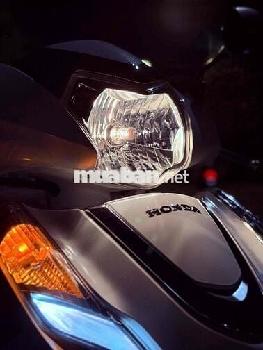 em muốn bán chiếc Honda Lead 4val 2022