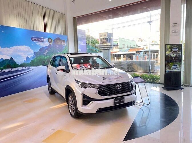 Toyota Innova Cross 2025 giao ngay