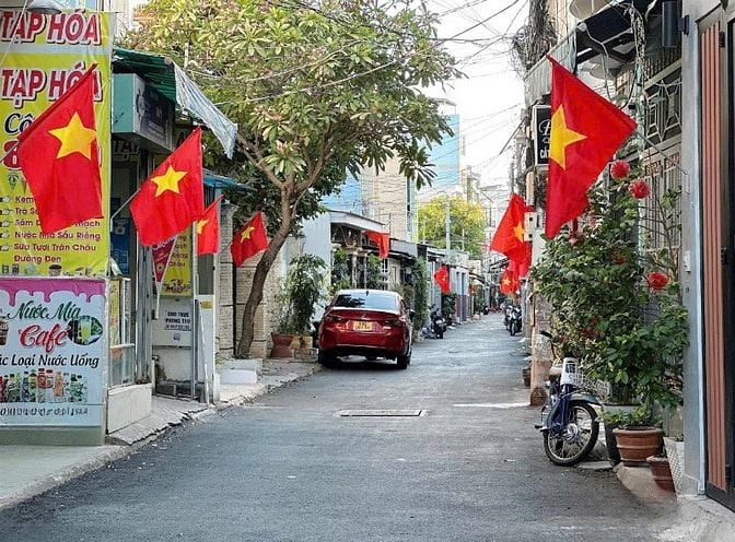 Bán CHDV 5x18m. 9pN ngay CĐ Bách Việt. Dân cư đông. Sẵn dòng tiền .