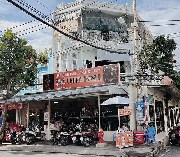 Hót Tân Quy Góc 2 mặt tiền khu sầm uất nhất q7 trệt 2 lầu 9x19