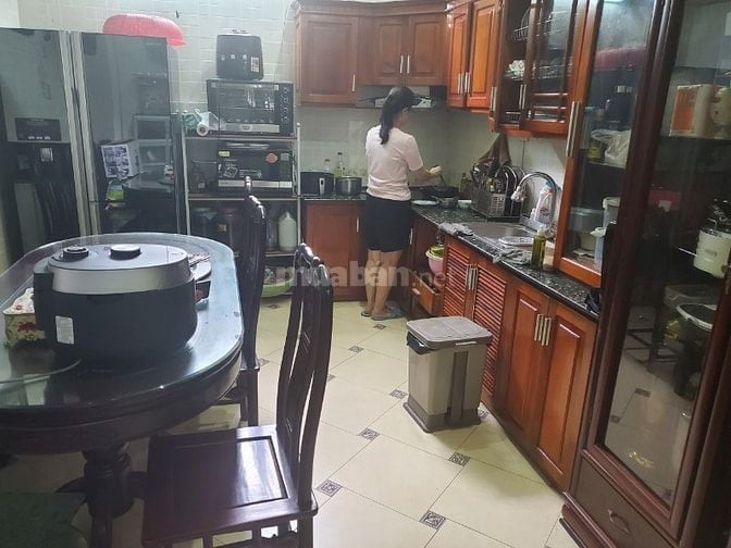 Cho thuê nhà 4 ngủ tại mặt phố Nguyễn Khoái, HBT HN, ở và KD tốt