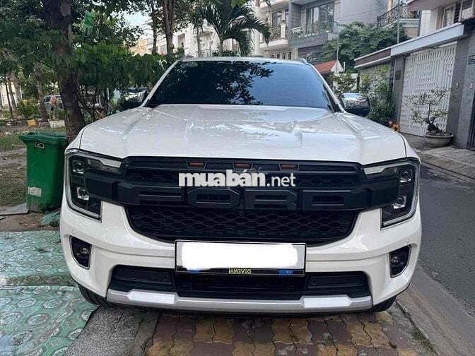 Ford Everest Titanium 2 cầu 2022 trắng đi lướt