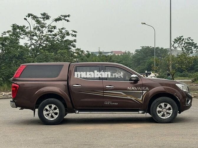 Bán xe Nissan Navara 2018 số tự động 1 cầu màu nâu