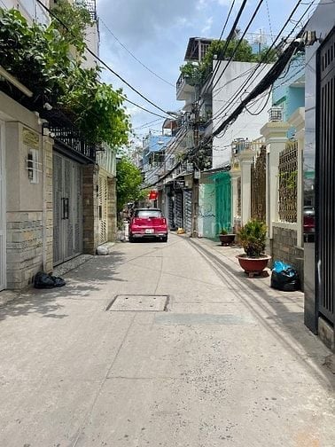 Nhà 4 TẦNG, XE Ô TÔ đậu trước nhà khu kinh doanh đường Dương Bá Trạc