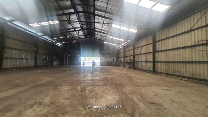 Cho thuê kho  mặt tiền 1300m  tại thới an. Q12. 