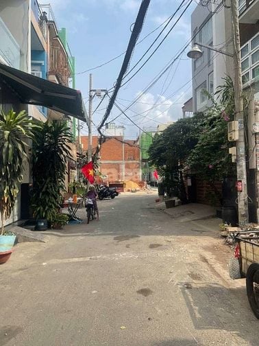Nhà HXH Lạc Long Quân, P9, Tân Bình. DT 12x30m