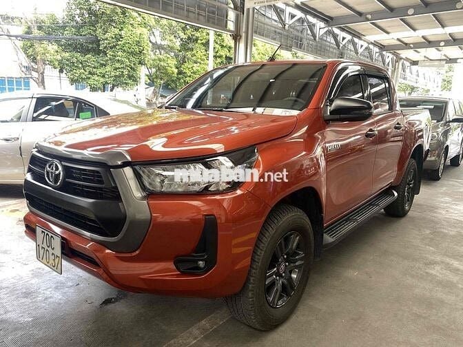 Toyota Hilux 2021 2.4 4x2 MT bảo hành 1 năm